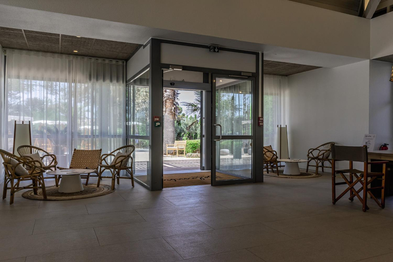 Public Area 2, Presqu'île de Giens "Riviera Beach Club", Var