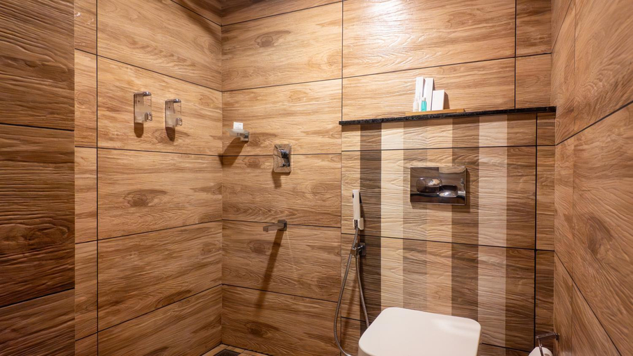 Bathroom 5, Hotel Crystals Cove, Theni