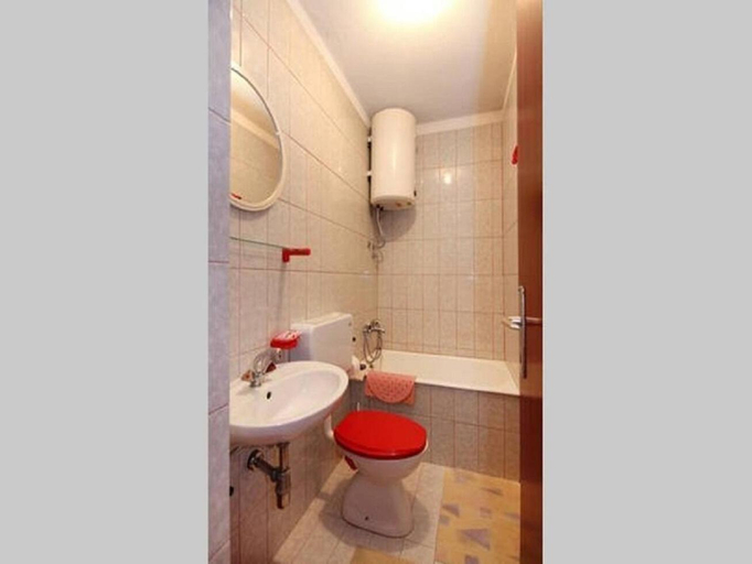 Bathroom 3, Apartments Matej, Bol