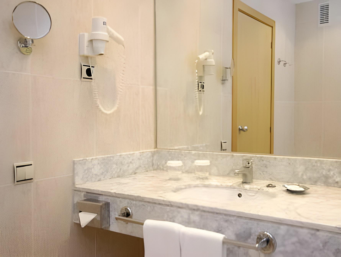 Bathroom 5, AGH Canet, Valencia