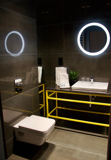 Bathroom 3, Aparts Hotel Radom, Radom City