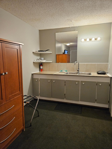 Others 5, King's Motel & Restaurant, Division No. 12