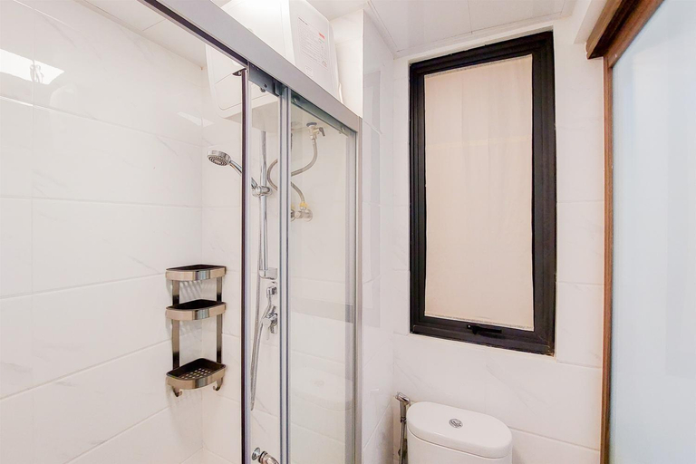 Bathroom 2, Well Designed Comfy 2BR Sky House BSD By Travelio, South Tangerang