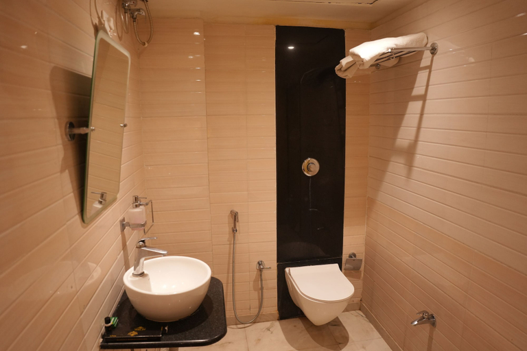Bathroom 5, Hotel Chariot Inn, Deoghar