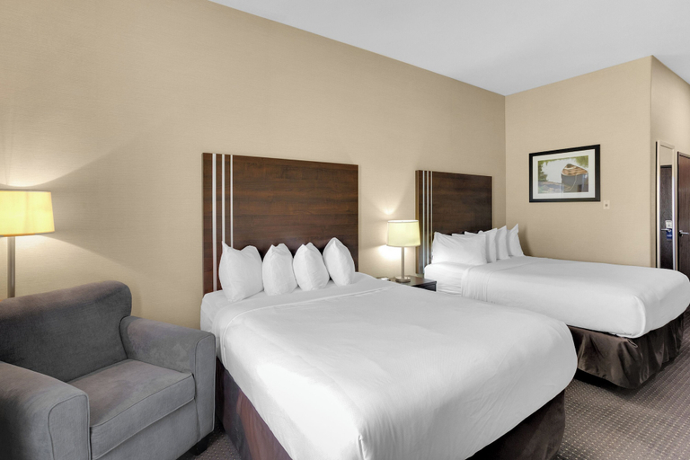 Bedroom 4, Duvernay Inn & Suites, Division No. 18