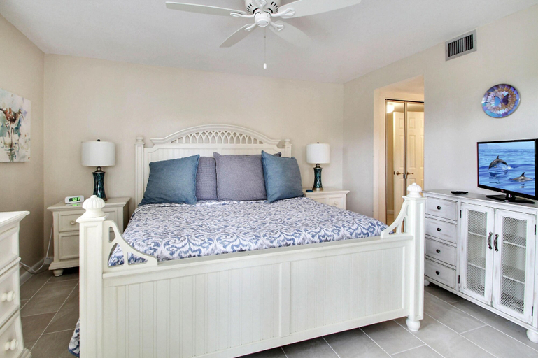 Bedroom 1, Land's End 1-203 Pool View, Pinellas