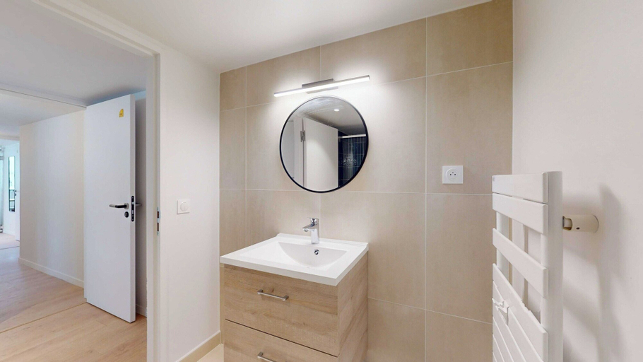 Bathroom 2, Room 1211 in a Premium Residence- Sport/laundry, Paris
