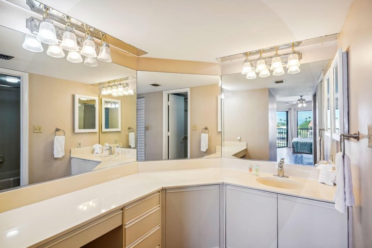 Bathroom 4, Land's End 3-402 Bay Front, Pinellas