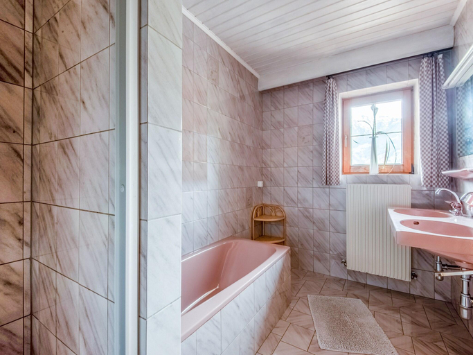 Bathroom 4, Apartment in Hainzenberg near Ski Slopes, Schwaz