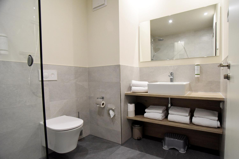 Bathroom 4, DiMas Hotel Ettenheim - Rust, Ortenaukreis