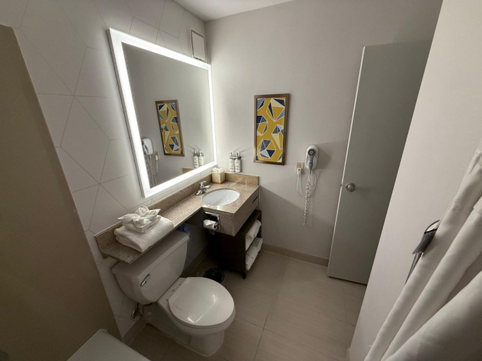 Bathroom 4, Comfort Inn & Suites Danbury-Bethel, Fairfield