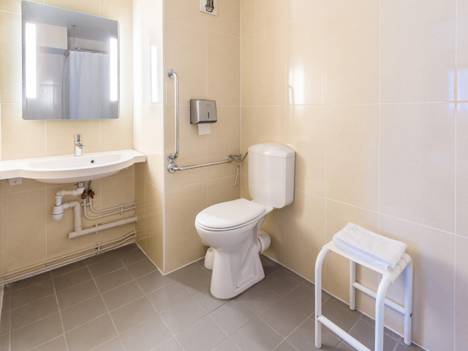 Bathroom 4, B&B HOTEL Bordeaux Lormont, Gironde