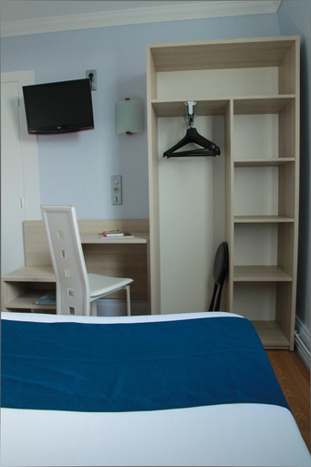 Bedroom 2, Hotel De La Cathedrale, Marne