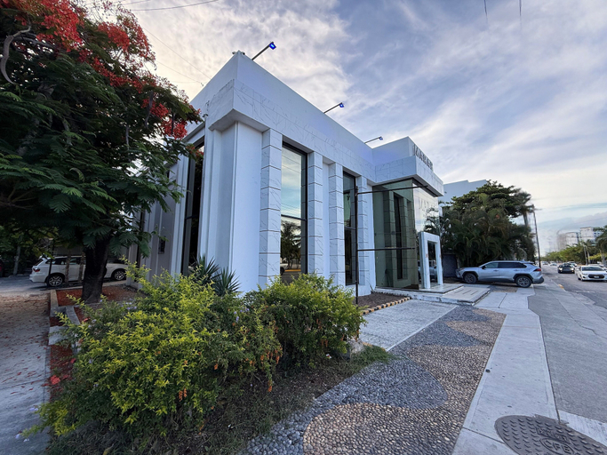 Exterior & Views