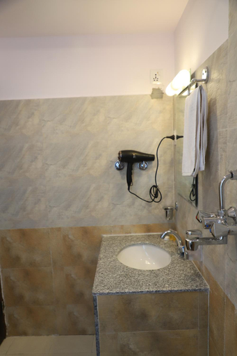 Bathroom 4, Hotel Pipal Tree, Bagmati