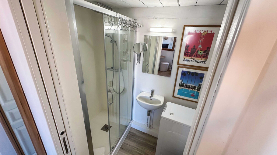 Bathroom 5, Cozy Studio- Mezzanine/2p- Central/ Port St-tropez, Var