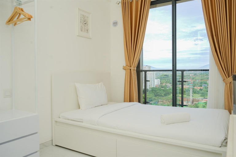 Bedroom 2, Nice Minimalist Studio @ Sky House BSD By Travelio, South Tangerang