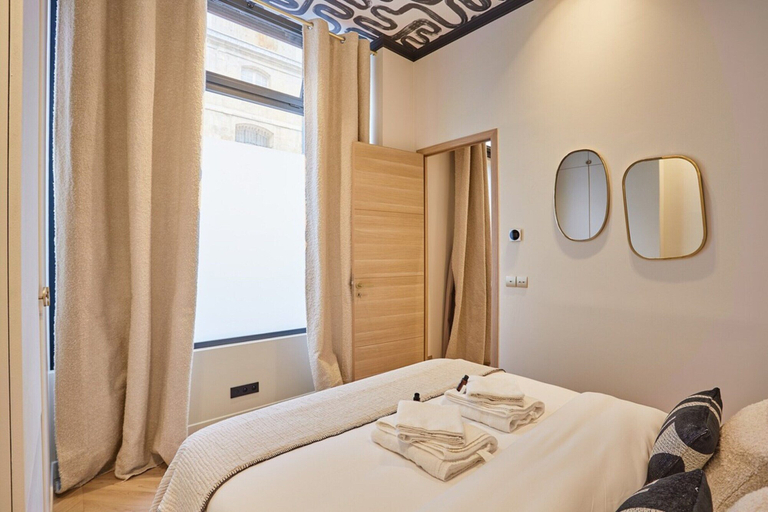 Room 2, Sublime Apartment With AC - Louvre Museum, Paris