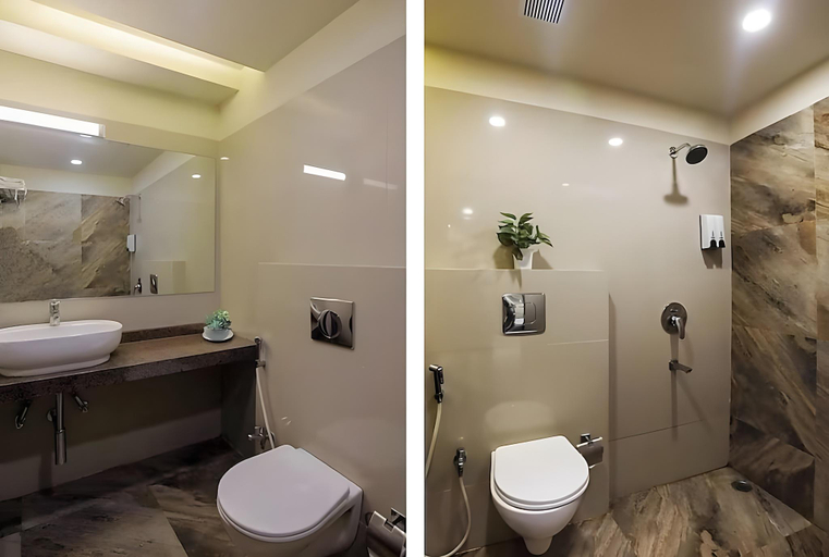 Bathroom, Hotel Sonash by Golden Treat, Indore