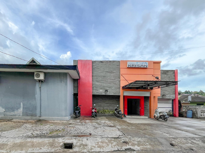 Exterior & Views 1, RedDoorz @ Krisan Kendari, Kendari