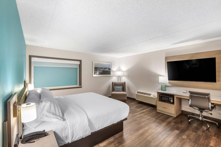 Bedroom 3, The Harborview on Lake Michigan, an Ascend Collection Hotel, Ozaukee