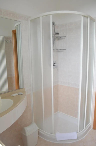 Bathroom 3, Hotel B&B Des Bains, Ravenna
