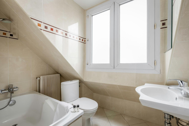 Bathroom 4, Elysee Etoile, Paris
