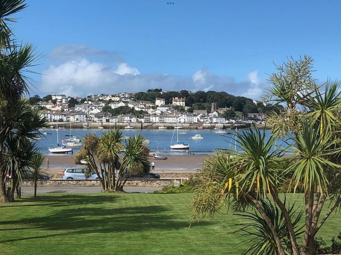 Others 5, The Commodore Hotel, Devon