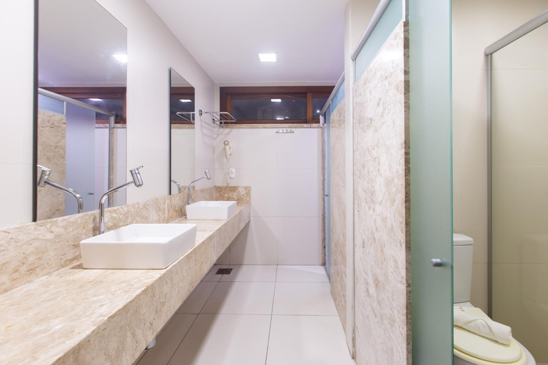 Bathroom 5, Amuarama Hotel, Fortaleza