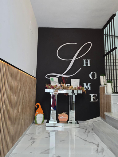 Others 5, LHome, Sevilla