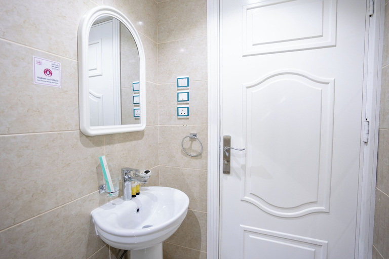 Bathroom 5, Orvana Thakher Hotel, Makkah