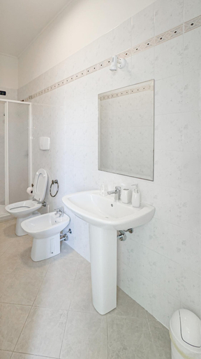 Bathroom 5, Ostello Brebei Niedda, Carbonia-Iglesias