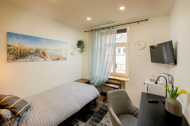 Bedroom 2, Syrtaki Rooms Comfortable Business Stay im Schwarzwald, Rastatt