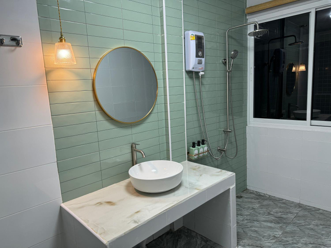 Bathroom 3, SUNYA Doichang, Mae Suai