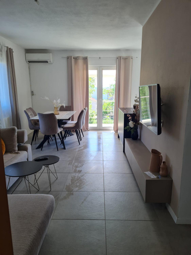 Others 3, Villa Oleander, Marina