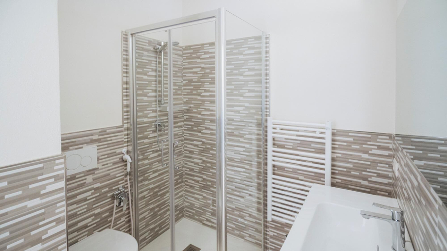 Room 5, Dei Mille 31 B, Savona