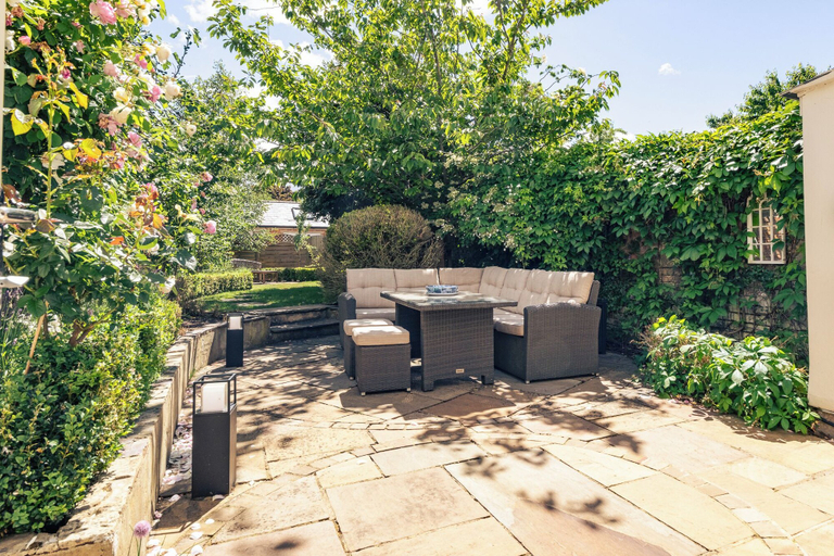 Terrace/patio 2, Stylish Townhouse Annexe Cheltenham, Gloucestershire