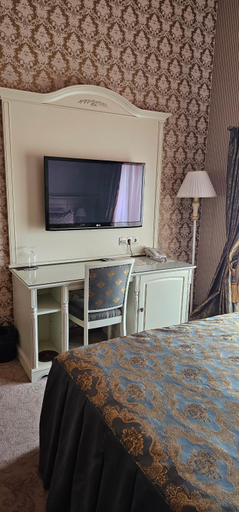 Bedroom 2, Savoy