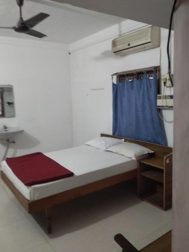 Bedroom 2, Woodside Resort and Cafe, Vellore