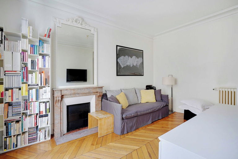 Living area 4, Charming Apartment- 2br-4p- Parc Monceau, Paris