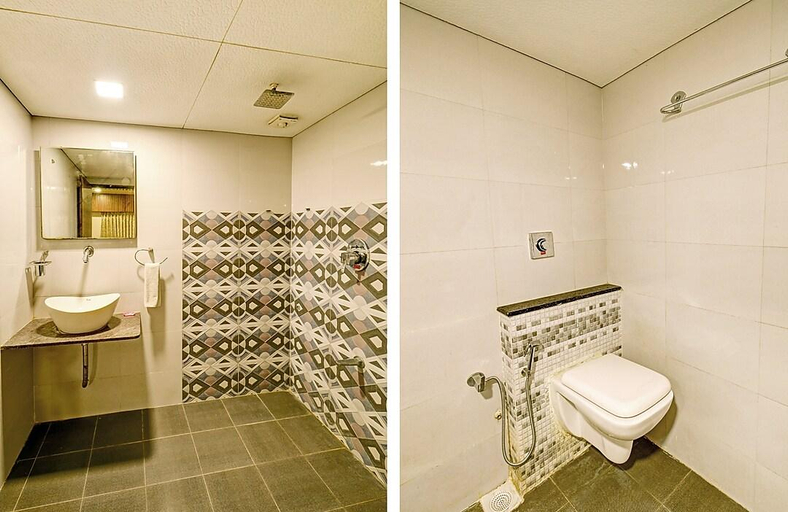 Bathroom 4, Hotel Anjani Inn, Ahmadabad