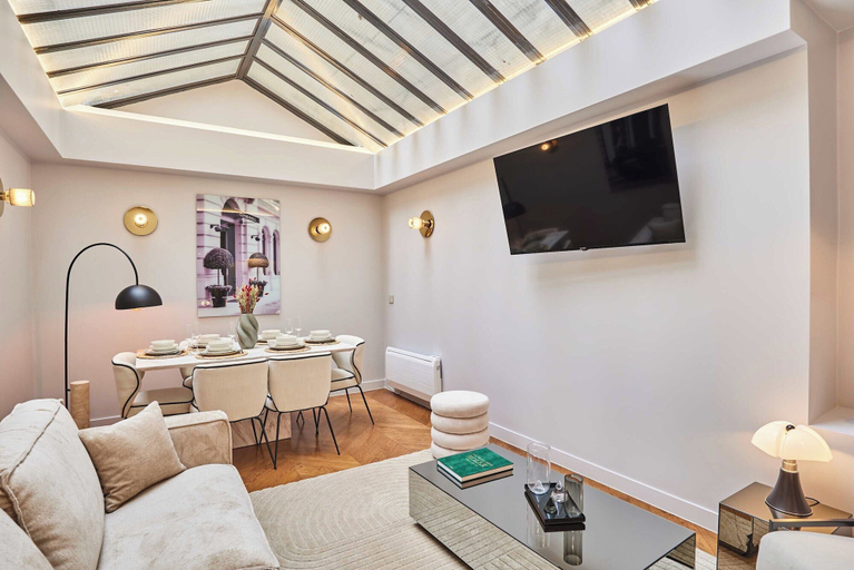 Living area 2, Sublime AC apartment - Champs Elysees, Paris