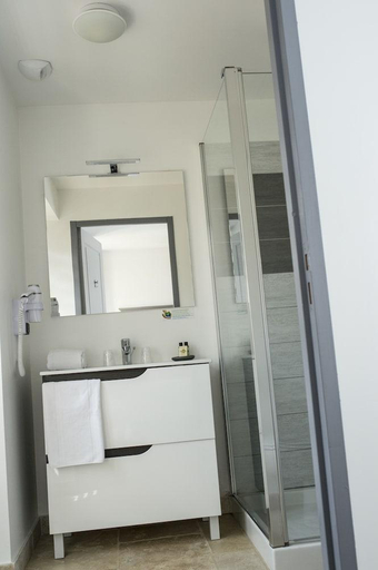 Bathroom 3, La Tissandiere, Lot