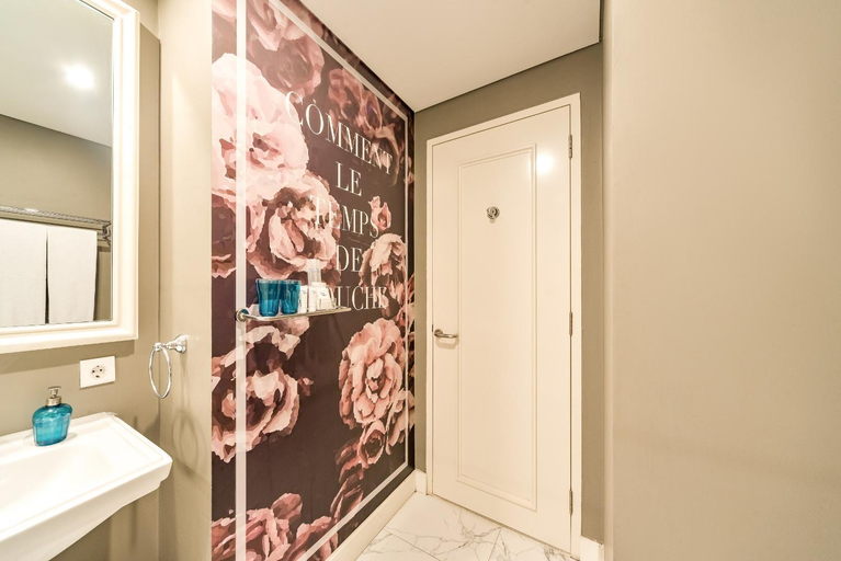 Bathroom 14