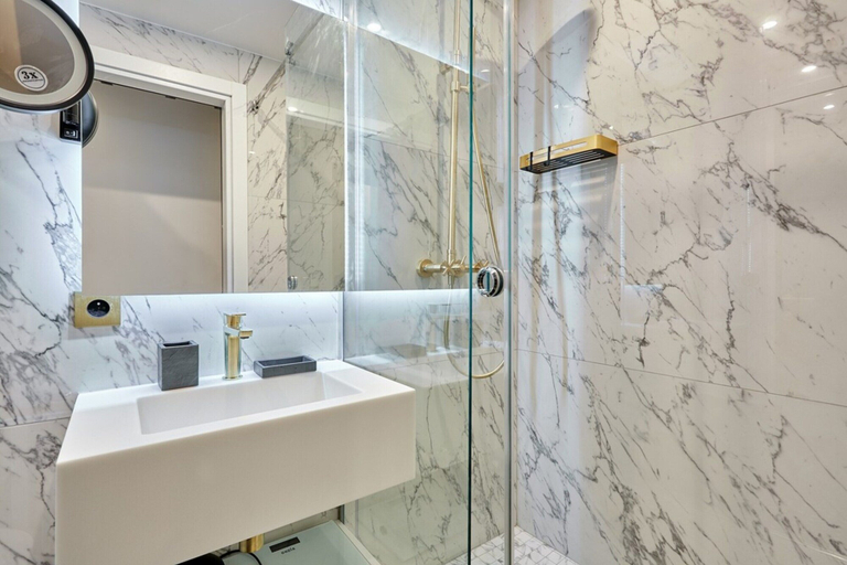 Bathroom 4, Magnificent New Studio Louvre Palais Royal, Paris