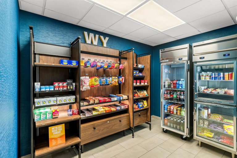 Food & Drinks 5, Hampton Inn Laramie, Albany