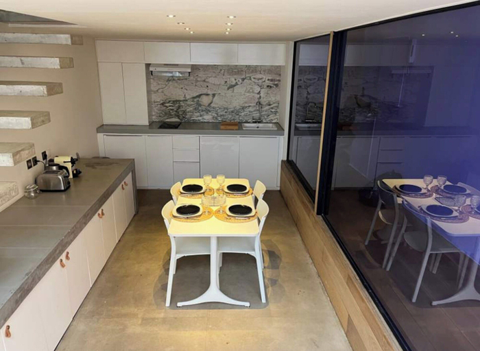 Dining 5, A Modern and Unique Loft - Center of Paris, Paris