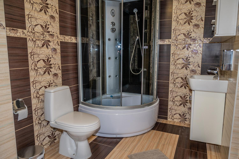 Bathroom 3, Kisva Hotel, Rakhivs'kyi