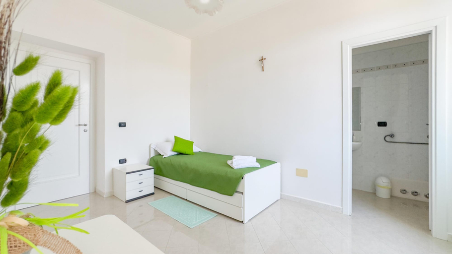 Bedroom 3, Ostello Brebei Niedda, Carbonia-Iglesias