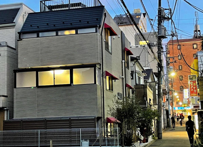 Exterior & Views